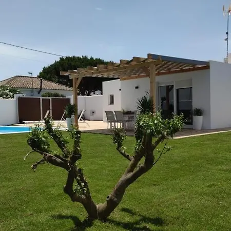 Дом отдыха Palapa Garden Alojamientos, Piscina Privada Y Cerca Del Mar Чиклана-де-ла-Фронтера